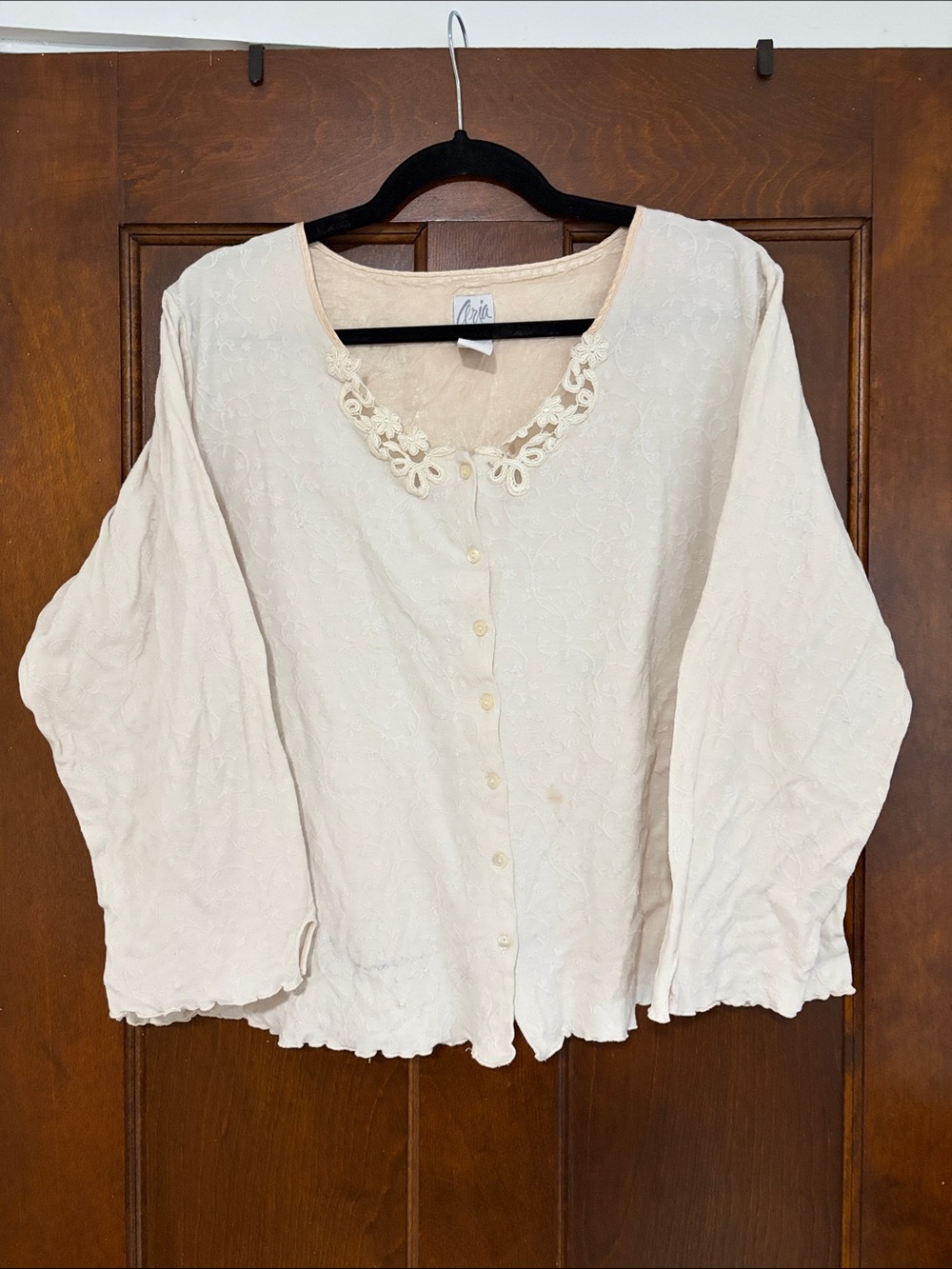 Vintage Aria Cream Button-Front Women’s Top with Lace Trim